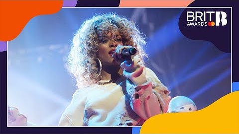 Thumbnail of Rihanna - We Found Love (Live at The BRITs 2012)