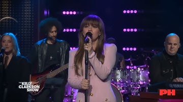 Thumbnail of Kelly Clarkson - Pink Pony Club (Cover Chappell Roan) (Live on The Kelly Clarkson Show)