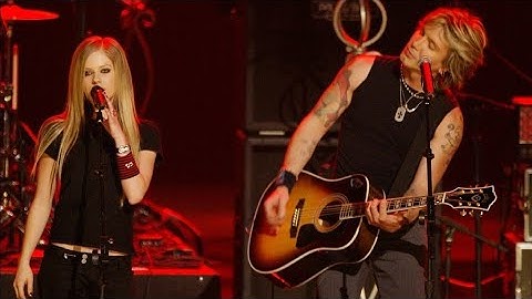 Thumbnail of Johnny Rzeznik of Goo Goo Dolls, Avril Lavigne - Iris (Live from Fashion Rocks 2004)