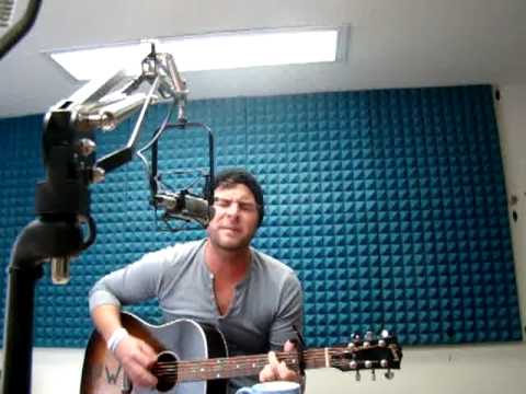 Thumbnail of David Nail sings "Red Light"