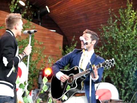 Thumbnail of Mikael Blomqvist , Danny Saucedo och Måns Zelmerlöw - Allsång På Skansen 2011