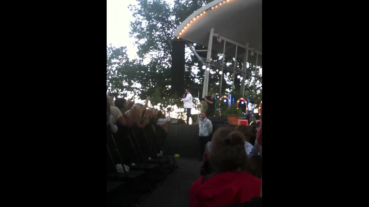 Thumbnail of Måns Zelmerlöw allsång på Skansen