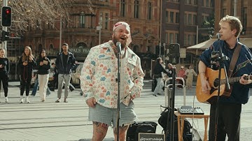 Thumbnail of 'Lose Control' Teddy Swims Surprise Street Show with Pace Randolph