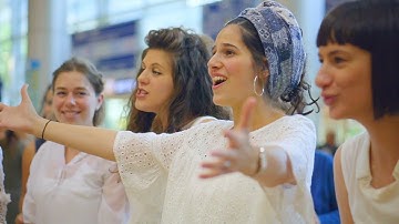 Thumbnail of הבאנו שלום עליכם/ Hevenu Shalom Alehem /Jerusalem Academy flashmob for Taglit at Ben Gurion Airport